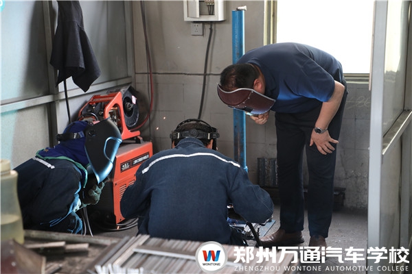 招聘、面試、考核！焊工人才很吃香！