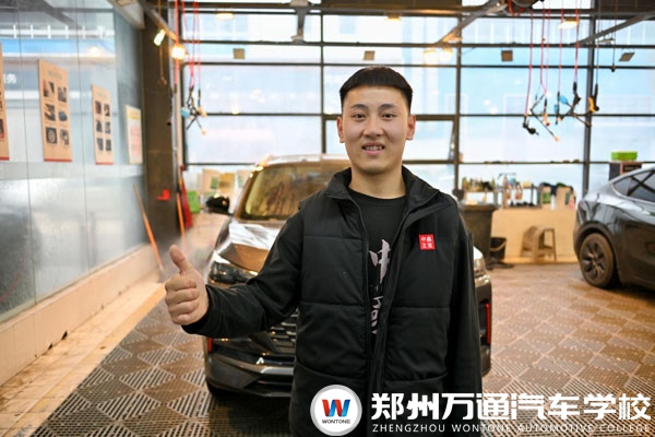 從青澀到骨干:鄭州萬通學(xué)子用技能點亮職業(yè)人生